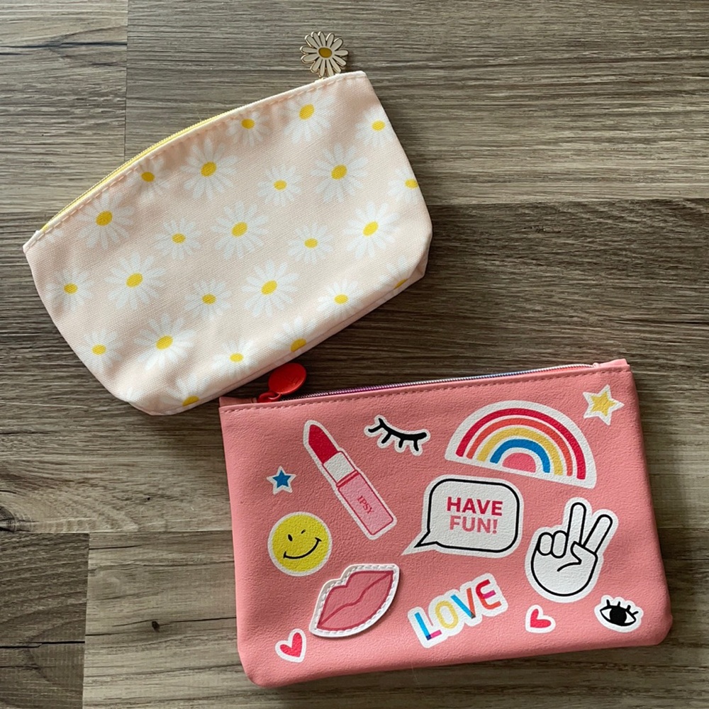 🆕 2 Makeup Cosmetic Toiletry Bags Daisies Peace and Love